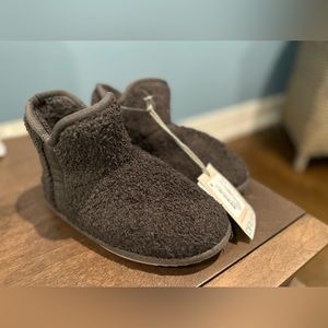 Barefoot dreams CozyChic® Youth Booties
